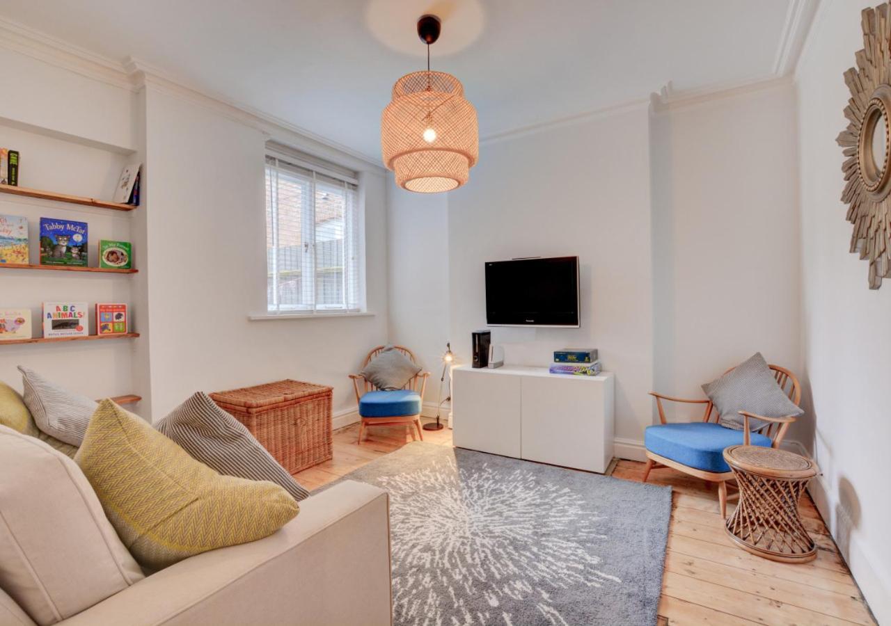 Villa Stones Throw Cromer Exterior foto